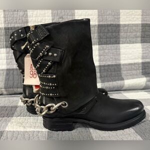 NIB- A.S.98 Women's“Solomon”Studded Moto Boots.Size 37. *RARE/SOLD OUT*